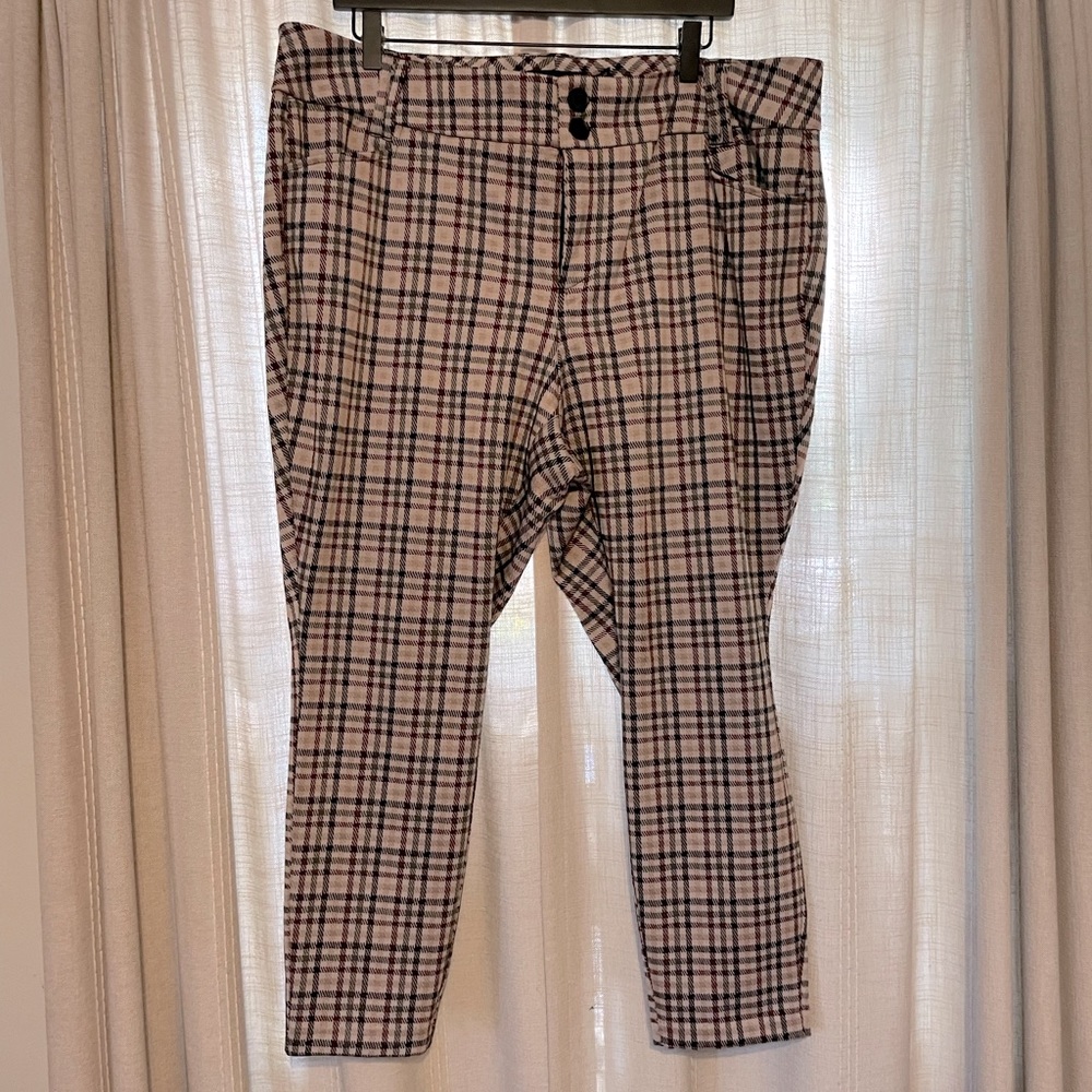 NWT Torrid crop/ankle plaid pants